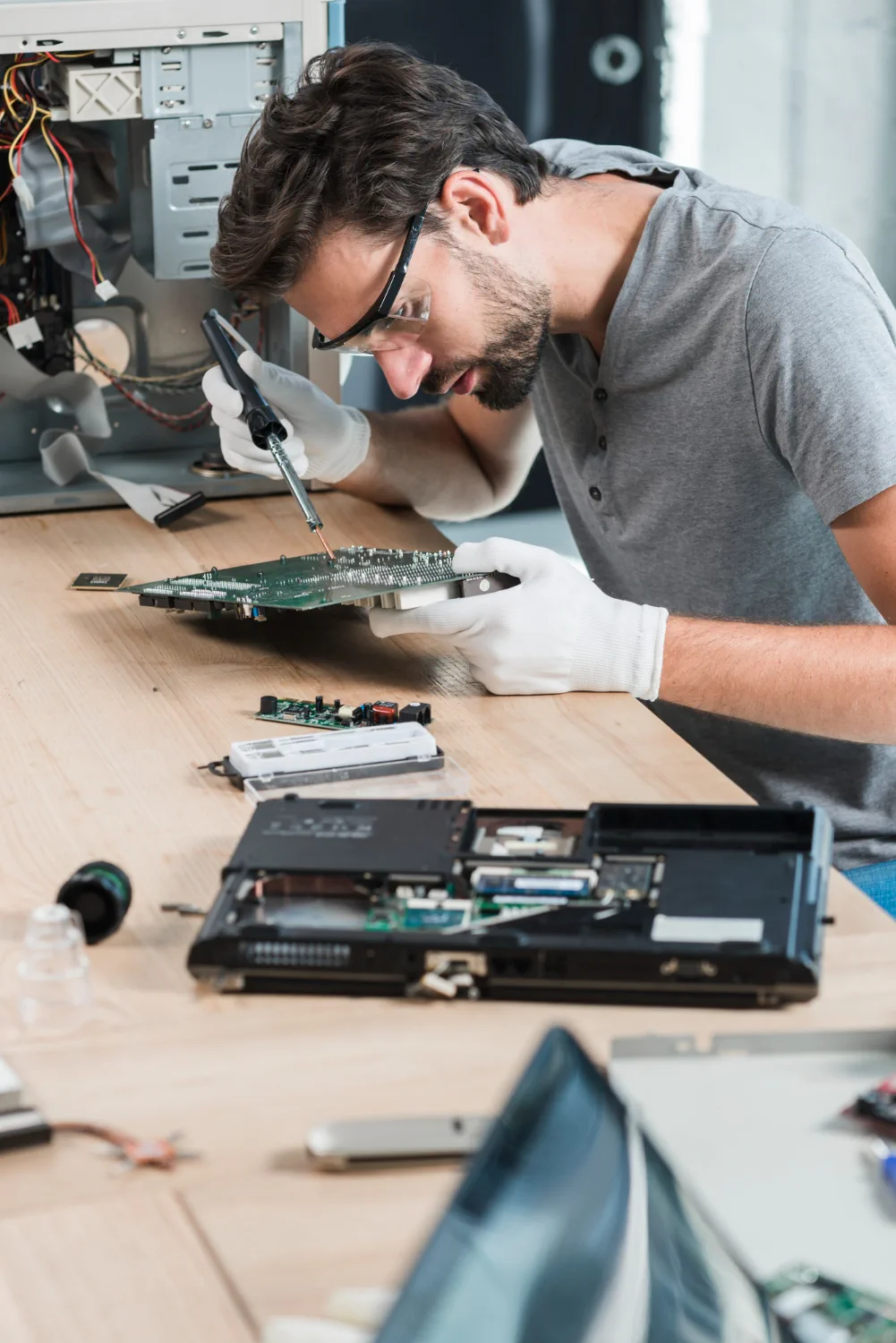 IT-Technician-PhotoFrom-Freepik