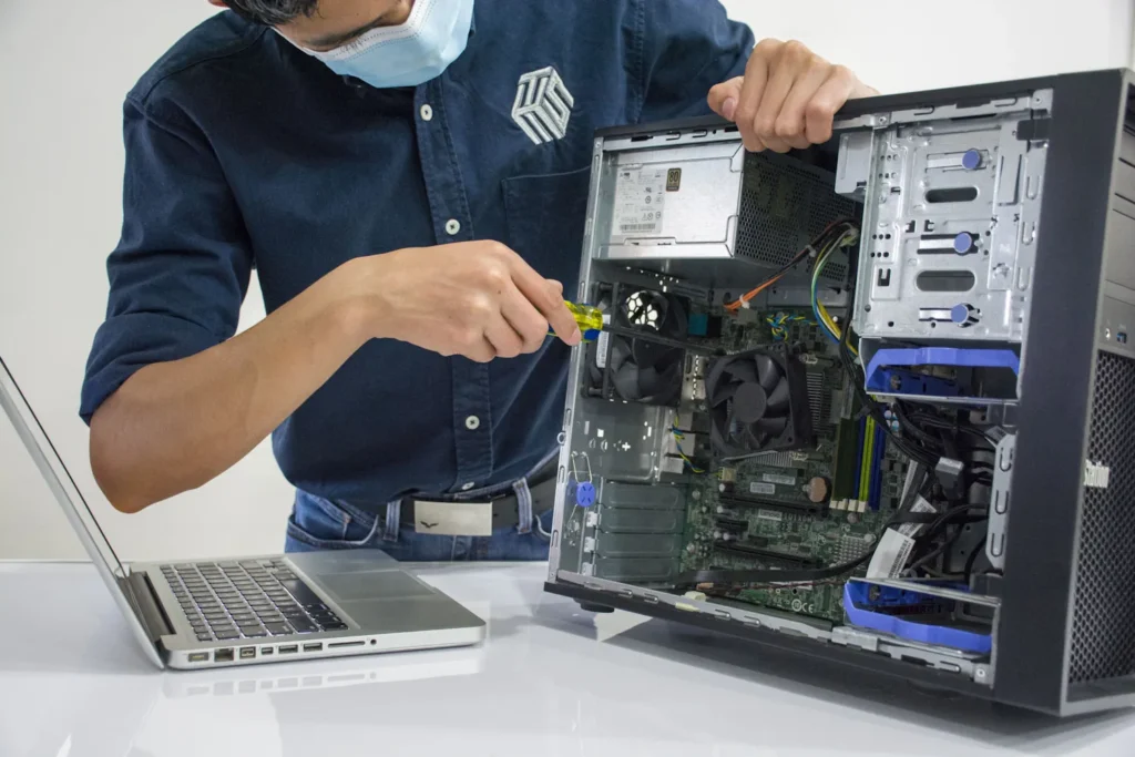 Service Η/Υ & Laptop: Κάθε Πότε Χρειάζεται και Γιατί Είναι Σημαντικό